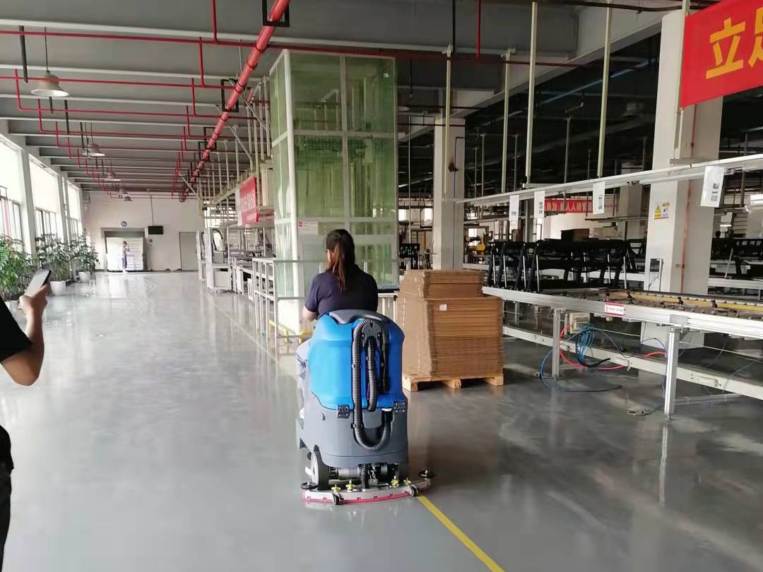 電子廠清潔推薦使用全自動駕駛洗地機